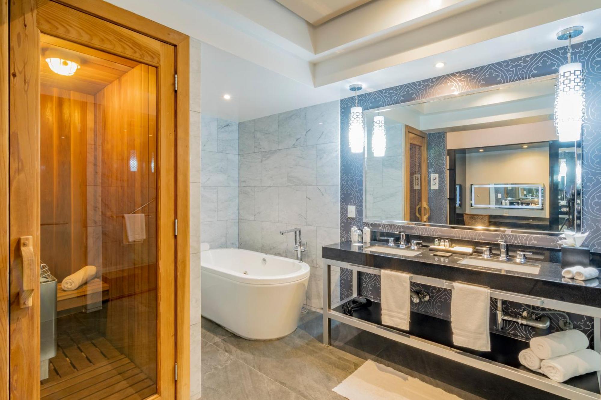 K Tower Boutique Hotel By Lucerna Tijuana Bagian luar foto