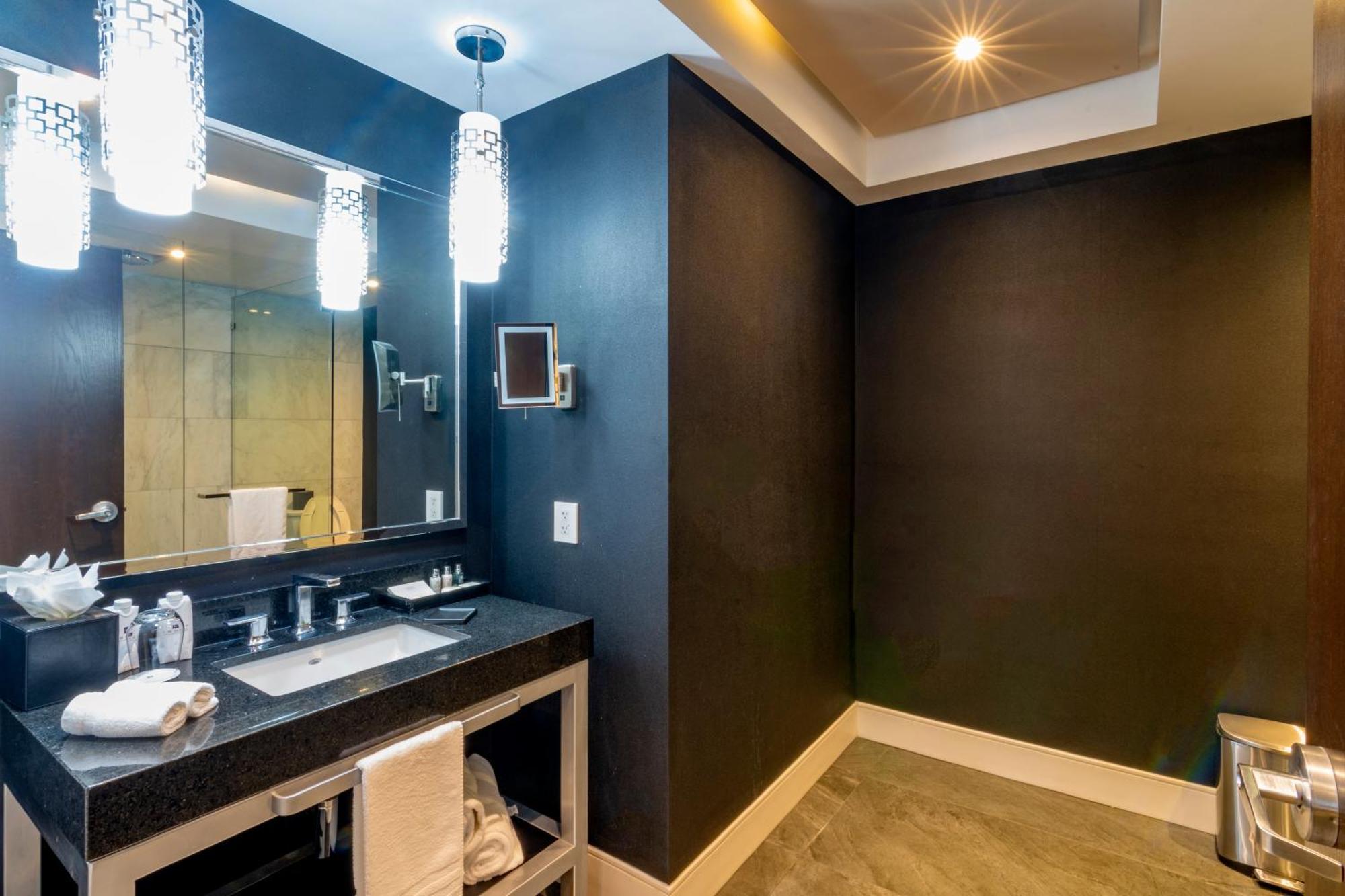 K Tower Boutique Hotel By Lucerna Tijuana Bagian luar foto