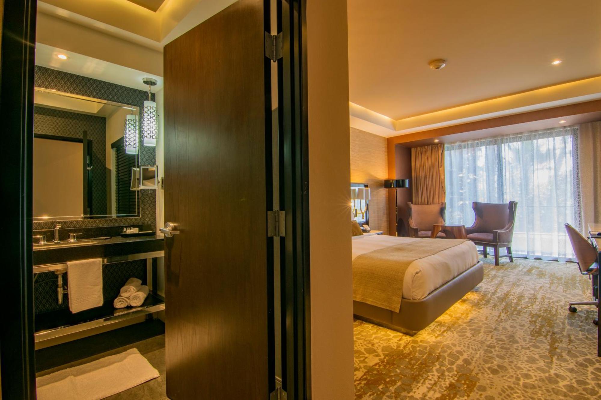 K Tower Boutique Hotel By Lucerna Tijuana Bagian luar foto